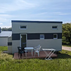 Tente de luxe Tiny House Proche De La Sans Draps Ni Serviettes, Plévenon